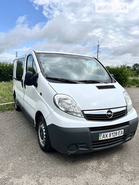 Opel Vivaro 2008  випуску Івано-Франківськ з двигуном 2 л дизель мінівен механіка за 9000 долл. 