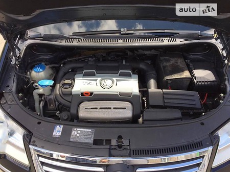 Volkswagen Touran 2007  випуску Суми з двигуном 0 л бензин мінівен автомат за 7800 долл. 