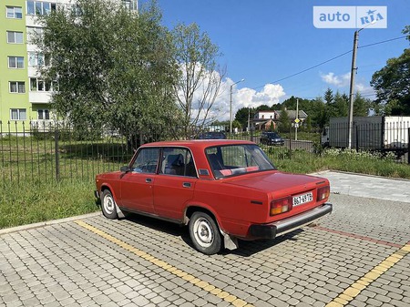 Lada 2105 1983  випуску Львів з двигуном 1.5 л бензин седан механіка за 800 долл. 