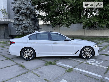 BMW 540 2017  випуску Київ з двигуном 0 л бензин седан автомат за 57000 долл. 