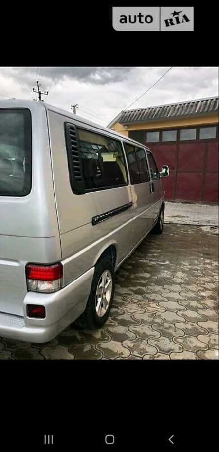 Volkswagen Caravelle 2001  випуску Чернівці з двигуном 2.5 л дизель мінівен механіка за 12999 долл. 