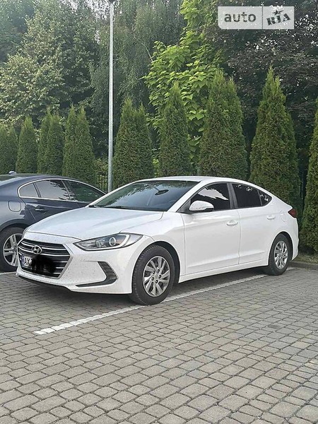 Hyundai Avante 2016  випуску Львів з двигуном 1.6 л газ седан автомат за 10500 долл. 