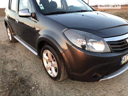 Dacia Sandero Stepway 2011  випуску Івано-Франківськ з двигуном 1.5 л дизель хэтчбек механіка за 6700 долл. 