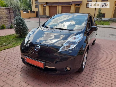 Nissan Leaf 2012  випуску Львів з двигуном 0 л електро хэтчбек автомат за 11900 долл. 