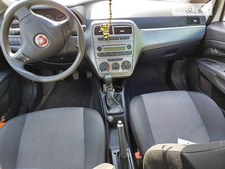 Fiat Punto 2012  випуску Вінниця з двигуном 1.2 л бензин хэтчбек механіка за 4890 долл. 