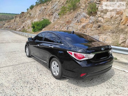 Hyundai Sonata 2011  випуску Миколаїв з двигуном 2.4 л гібрид седан автомат за 9600 долл. 