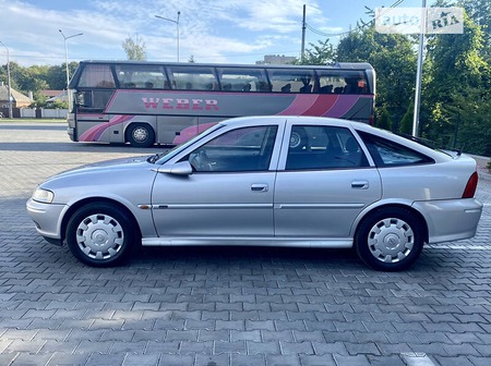 Opel Vectra 2000  випуску Вінниця з двигуном 1.8 л бензин ліфтбек механіка за 3799 долл. 