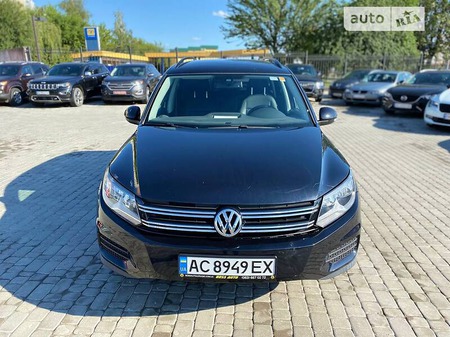 Volkswagen Tiguan 2015  випуску Луцьк з двигуном 2 л бензин позашляховик автомат за 14500 долл. 