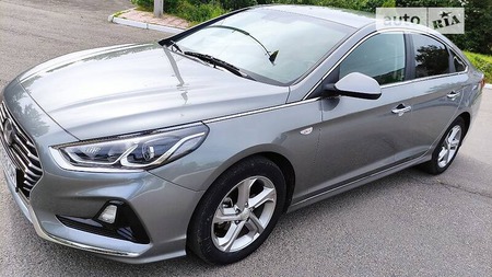 Hyundai Sonata 2017  випуску Черкаси з двигуном 0 л газ седан автомат за 14700 долл. 