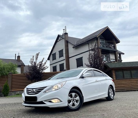 Hyundai Sonata 2014  випуску Київ з двигуном 2 л газ седан автомат за 5499 долл. 