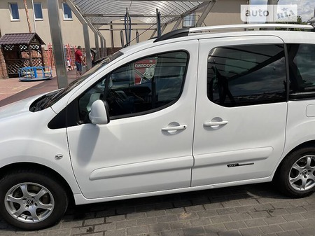 Citroen Berlingo 2014  випуску Рівне з двигуном 1.6 л дизель мінівен механіка за 9600 долл. 