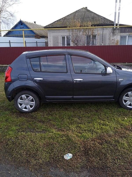 Dacia Sandero 2010  випуску Миколаїв з двигуном 1.4 л  хэтчбек  за 5500 долл. 