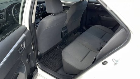 Toyota Corolla 2017  випуску Дніпро з двигуном 1.6 л  седан механіка за 10500 долл. 