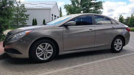 Hyundai Sonata 2013  випуску Київ з двигуном 2.4 л бензин седан автомат за 9900 долл. 