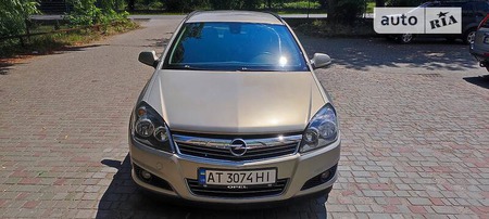 Opel Astra 2010  випуску Івано-Франківськ з двигуном 1.9 л дизель універсал механіка за 7099 долл. 