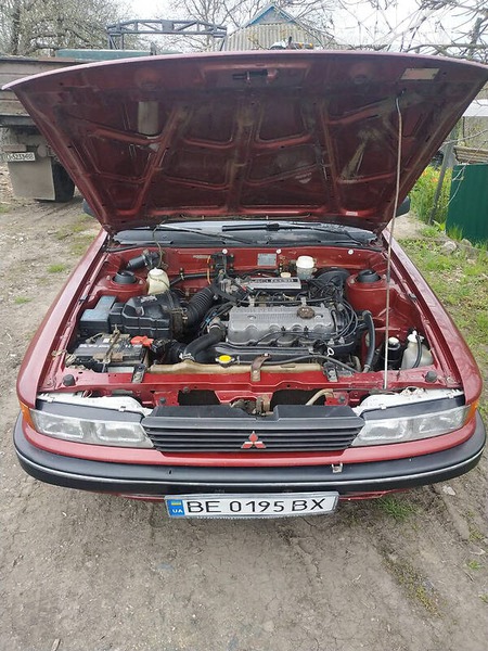 Mitsubishi Galant 1990  випуску Полтава з двигуном 1.8 л бензин седан механіка за 2200 долл. 