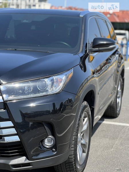 Toyota Highlander 2019  випуску Ужгород з двигуном 3.5 л бензин позашляховик автомат за 36000 долл. 