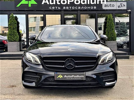 Mercedes-Benz E 220 2019  випуску Київ з двигуном 2.2 л дизель седан автомат за 49900 долл. 