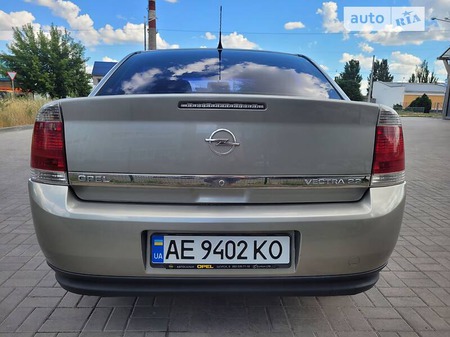 Opel Vectra 2004  випуску Дніпро з двигуном 2.2 л бензин седан механіка за 5600 долл. 