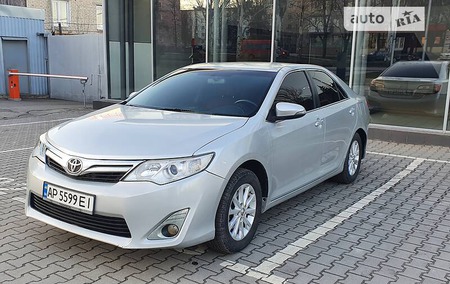 Toyota Camry 2013  випуску Луцьк з двигуном 2.5 л бензин мінівен автомат за 10700 долл. 