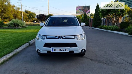 Mitsubishi Outlander 2013  випуску Дніпро з двигуном 2.4 л бензин позашляховик  за 13300 долл. 