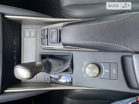 Lexus IS 200t 2017  випуску Київ з двигуном 2 л бензин седан автомат за 23000 долл. 