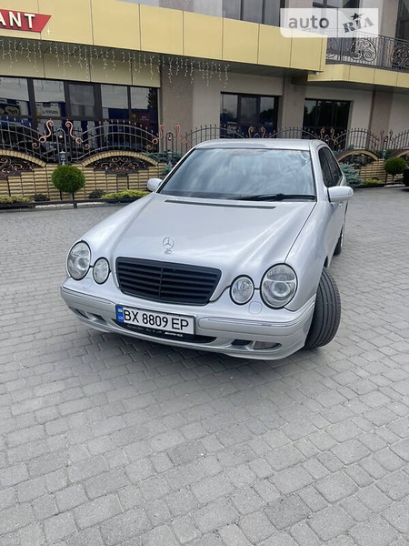 Mercedes-Benz E 320 2001  випуску Хмельницький з двигуном 3.2 л дизель седан автомат за 5000 долл. 