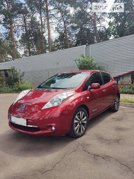 Nissan Leaf 2015  випуску Вінниця з двигуном 0 л електро хэтчбек автомат за 14800 долл. 