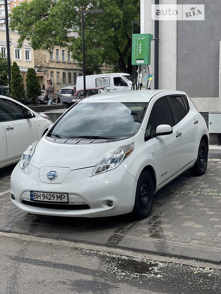 Nissan Leaf 2016  випуску Одеса з двигуном 0 л електро хэтчбек автомат за 12200 долл. 