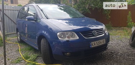 Volkswagen Touran 2005  випуску Київ з двигуном 2 л дизель мінівен механіка за 5600 долл. 