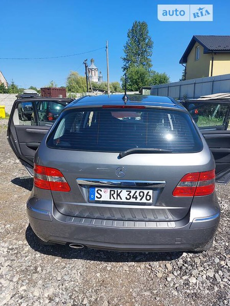 Mercedes-Benz B 180 2009  випуску Івано-Франківськ з двигуном 2 л дизель хэтчбек автомат за 7800 долл. 