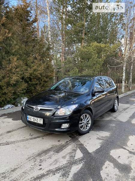 Hyundai i30 2008  випуску Харків з двигуном 1.4 л бензин хэтчбек механіка за 5900 долл. 