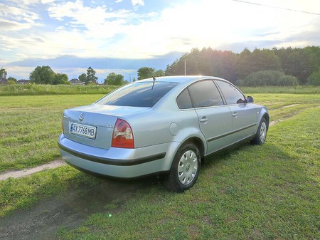 Volkswagen Passat 2001  випуску Харків з двигуном 1.6 л  седан механіка за 4650 долл. 