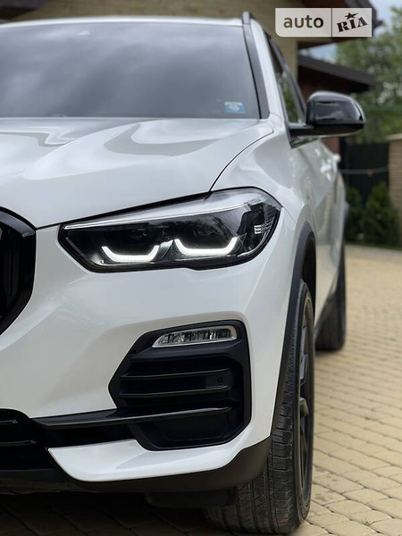 BMW X5 2019  випуску Львів з двигуном 3 л бензин позашляховик автомат за 59999 долл. 