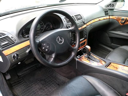 Mercedes-Benz E 350 2006  випуску Полтава з двигуном 3.5 л  седан автомат за 10500 долл. 