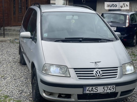 Volkswagen Sharan 2003  випуску Івано-Франківськ з двигуном 1.9 л дизель мінівен механіка за 1950 долл. 