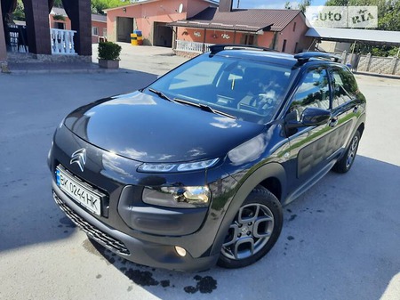 Citroen C4 Cactus 2015  випуску Рівне з двигуном 1.6 л дизель хэтчбек  за 11499 долл. 