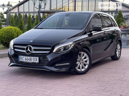 Mercedes-Benz B 180 2014  випуску Львів з двигуном 1.5 л дизель універсал автомат за 12200 долл. 