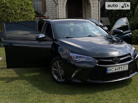 Toyota Camry 2014  випуску Луцьк з двигуном 2.4 л бензин седан автомат за 13900 долл. 