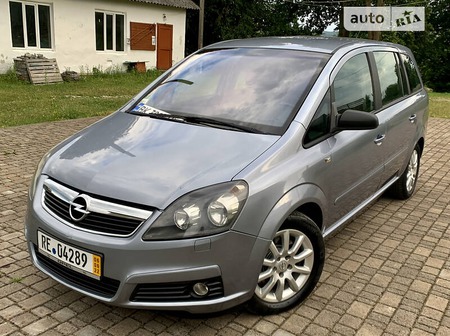 Opel Zafira Tourer 2007  випуску Івано-Франківськ з двигуном 1.9 л дизель мінівен механіка за 5950 долл. 