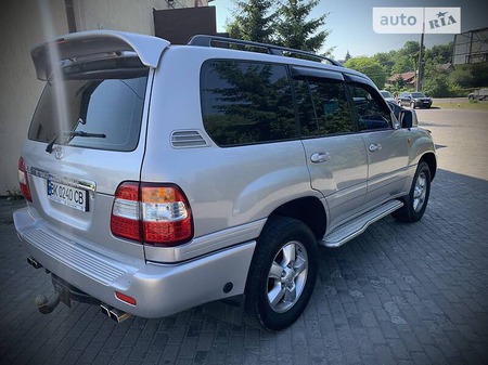 Toyota Land Cruiser 2004  випуску Івано-Франківськ з двигуном 4.7 л  позашляховик автомат за 16750 долл. 