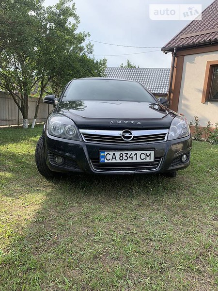 Opel Astra 2012  випуску Черкаси з двигуном 1.6 л  універсал механіка за 5500 долл. 