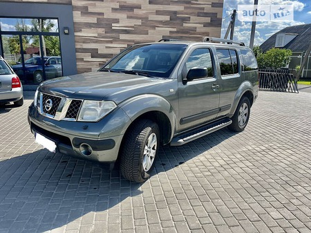 Nissan Pathfinder 2007  випуску Луцьк з двигуном 2.5 л дизель позашляховик механіка за 9800 долл. 