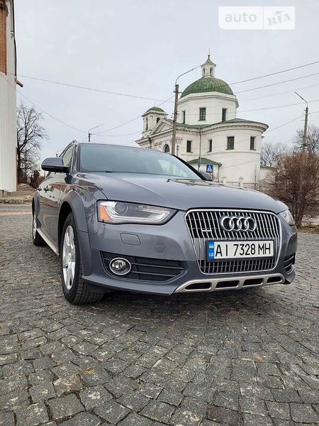 Audi A4 allroad quattro 2015  випуску Київ з двигуном 2 л бензин універсал автомат за 18000 долл. 