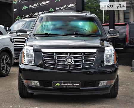 Cadillac Escalade 2011  випуску Київ з двигуном 6.2 л бензин позашляховик автомат за 99000 долл. 