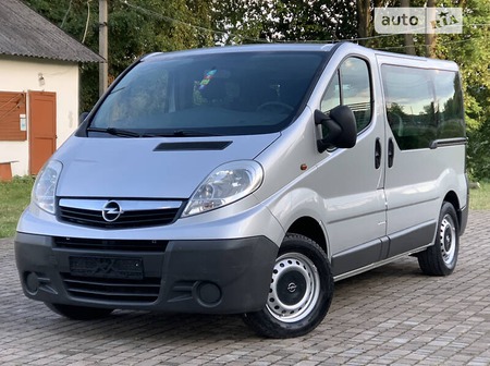 Opel Vivaro 2012  випуску Івано-Франківськ з двигуном 2 л дизель мінівен механіка за 11950 долл. 