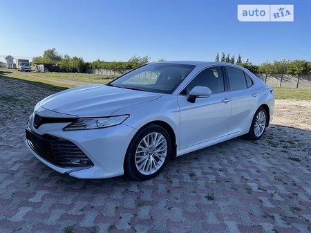 Toyota Camry 2018  випуску Чернівці з двигуном 2.5 л бензин седан автомат за 25880 долл. 