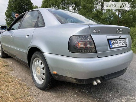 Audi A4 Limousine 1999  випуску Львів з двигуном 1.9 л дизель седан механіка за 1350 долл. 
