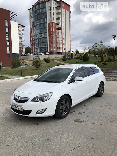 Opel Astra 2012  випуску Рівне з двигуном 1.7 л дизель універсал механіка за 8500 долл. 