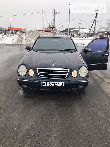 Mercedes-Benz E 320 2000  випуску Київ з двигуном 3.2 л  седан автомат за 4999 долл. 